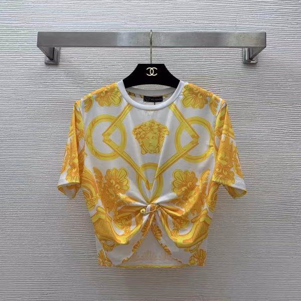Versace Baroque Print Embellished Crop T-Shirt Versace Baroque Print Embellished Crop T-Shirt