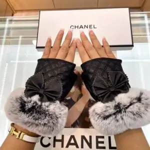 CHANEL Signature Leather Winter Gloves