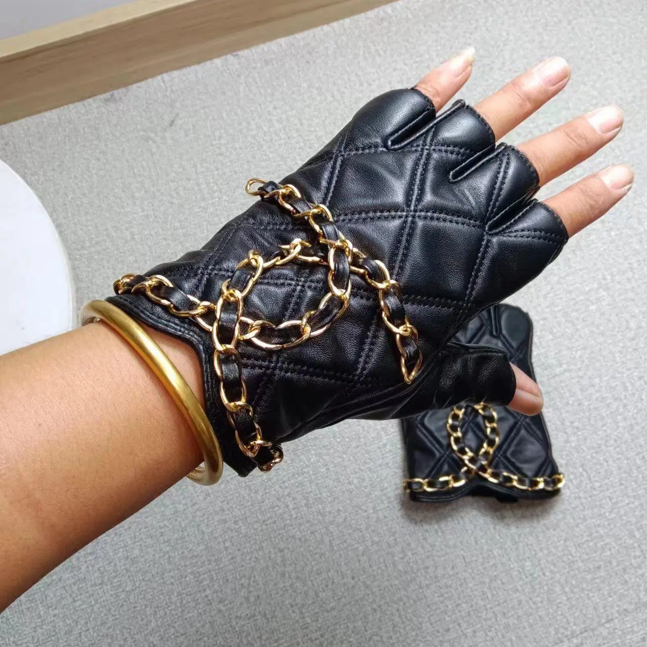 CHANEL Signature Quilted Leather Gloves CHANEL Signature Quilted Leather Gloves