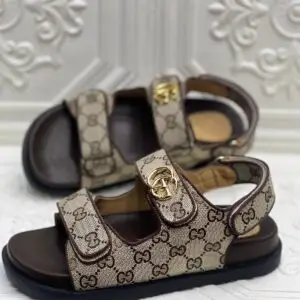 GUCCI GG Logo Leather Sandals