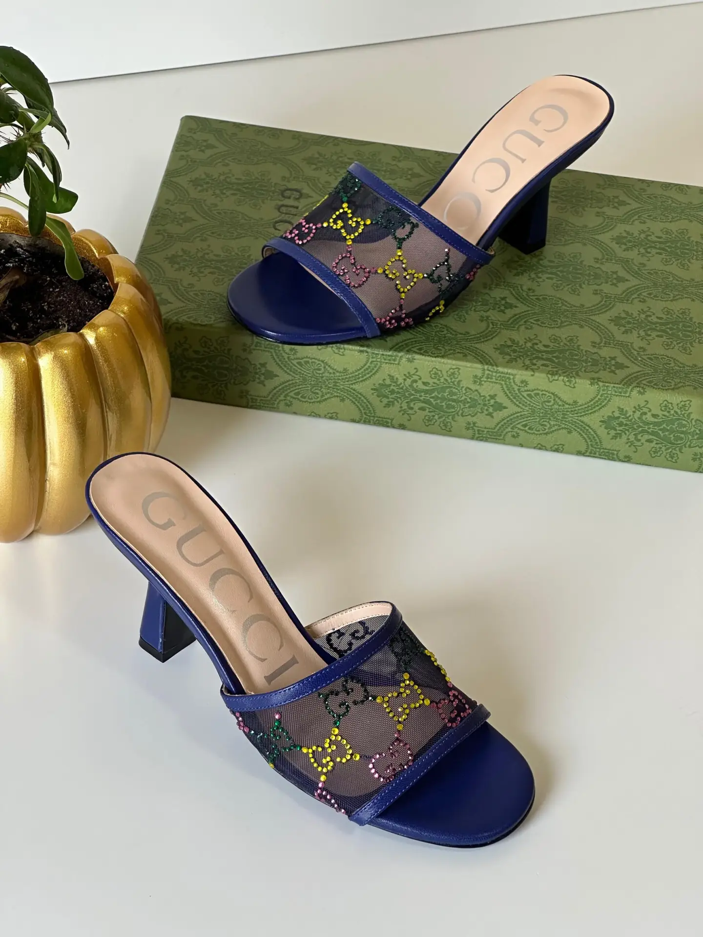 GUCCI GG Marmont Matelassé Leather Sandals GUCCI GG Marmont Matelassé Leather Sandals