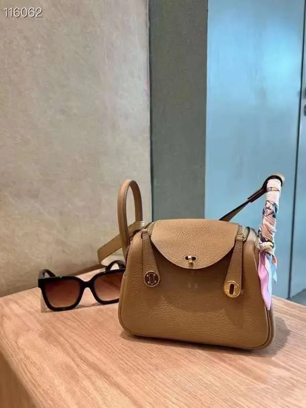 HERMES Lindy Bag HERMES Lindy Bag