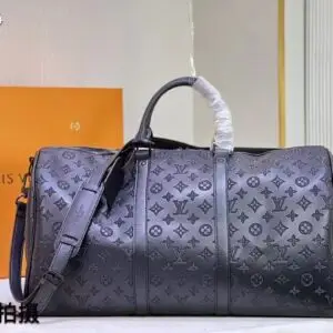 Louis Vuitton bag | 500 AED