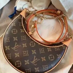 LOUSE VUITTON