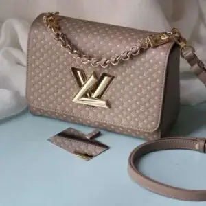 LOUSE VUITTON