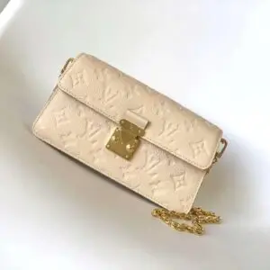 LOUSE VUITTON