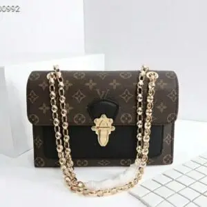 LOUSE VUITTON