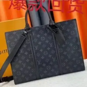 LOUSE VUITTON
