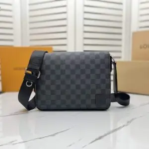 LOUSE VUITTON