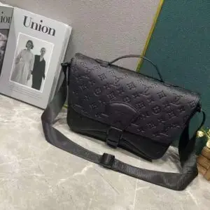 LOUSE VUITTON