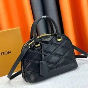 LOUSE VUITTON