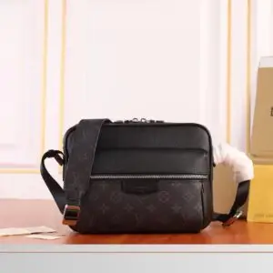 Louis Vuitton Messenger Bag