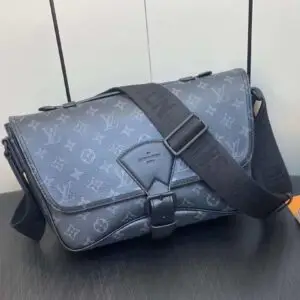 LOUSE VUITTON