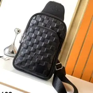 LOUSE VUITTON