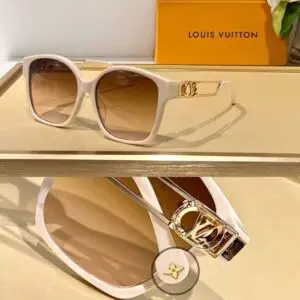 LOUSE VUITTON