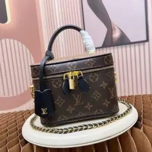 LOUSE VUITTON