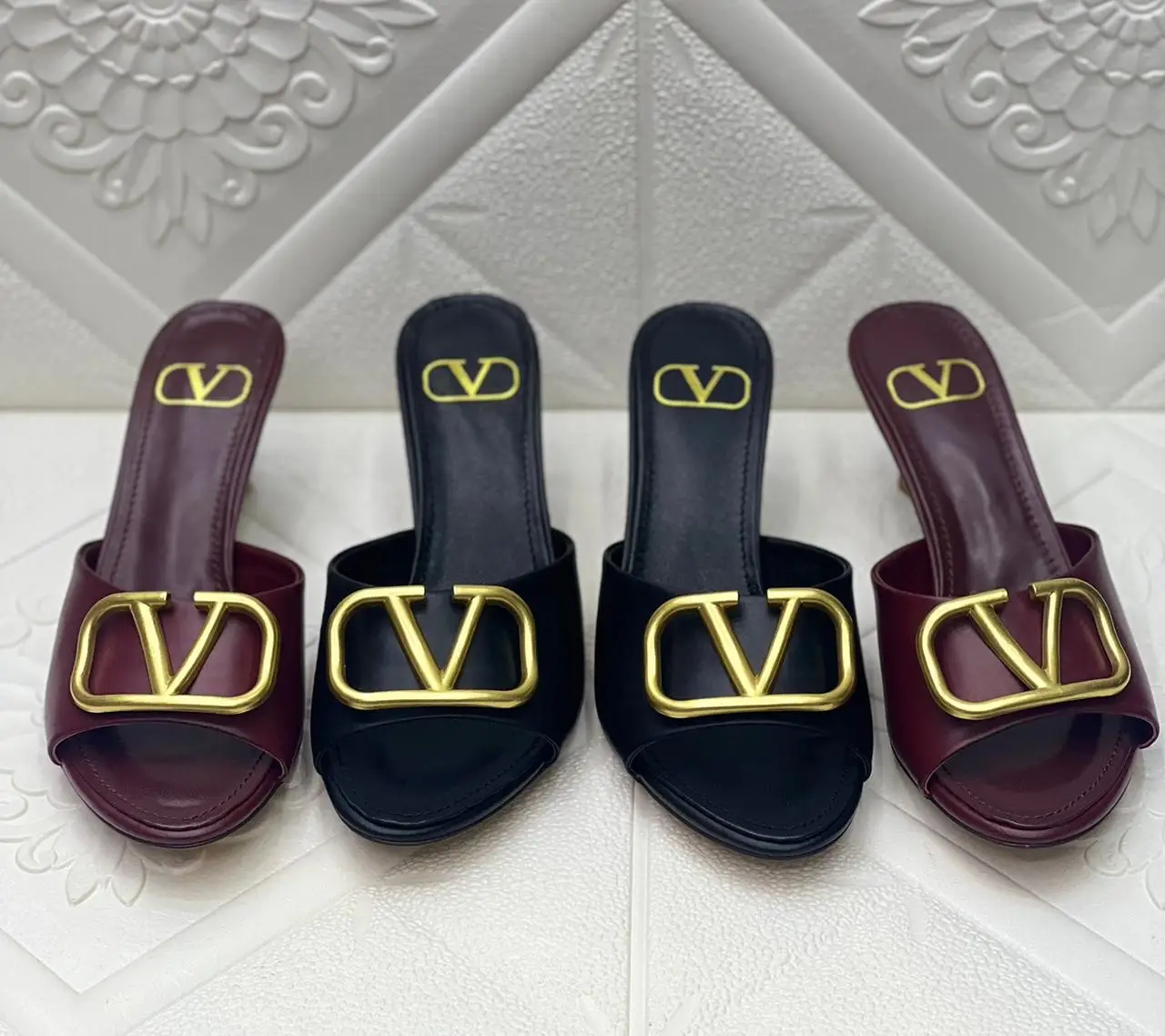 VALENTINO Rockstud Buckle Flat Slipper VALENTINO Rockstud Buckle Flat Slipper