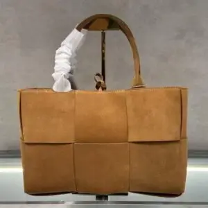 Bottega Veneta Arco Small Shopper Bag –