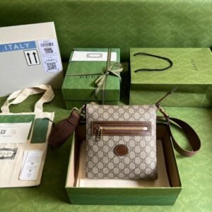 GUCCI GG SUPREME Messenger Bag