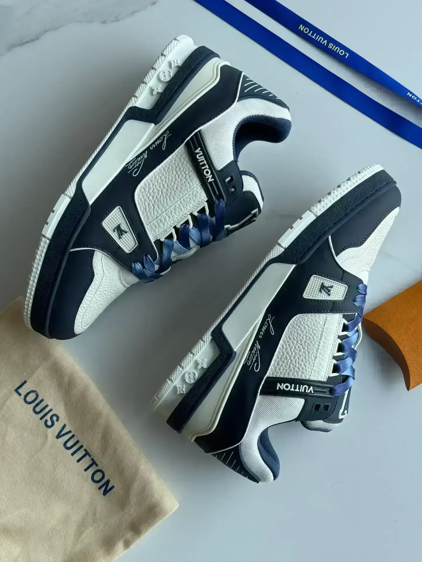 LOUIS VUITTON RUN Away Pulse Sneaker LOUIS VUITTON RUN Away Pulse Sneaker