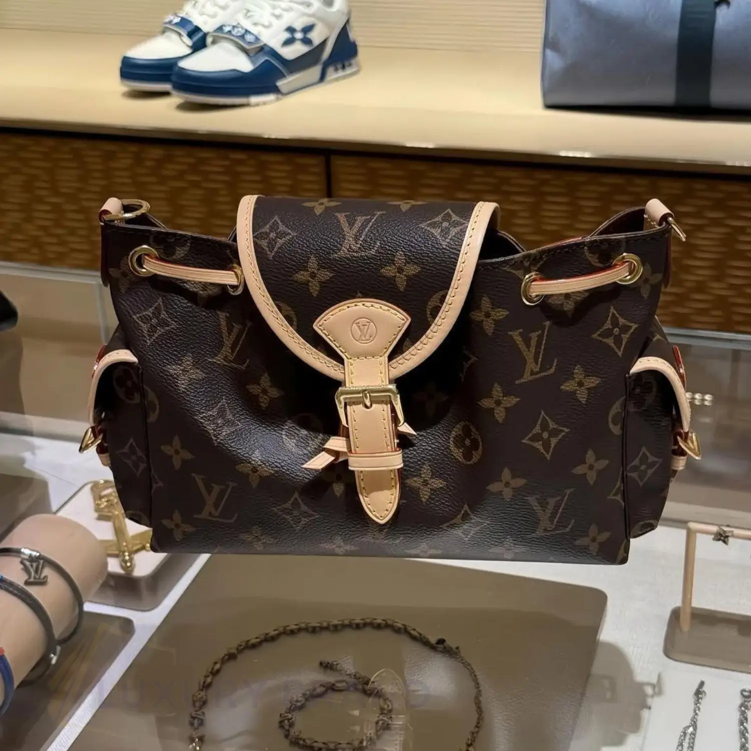Louis Vuitton Monogram Handbag Louis Vuitton Monogram Handbag