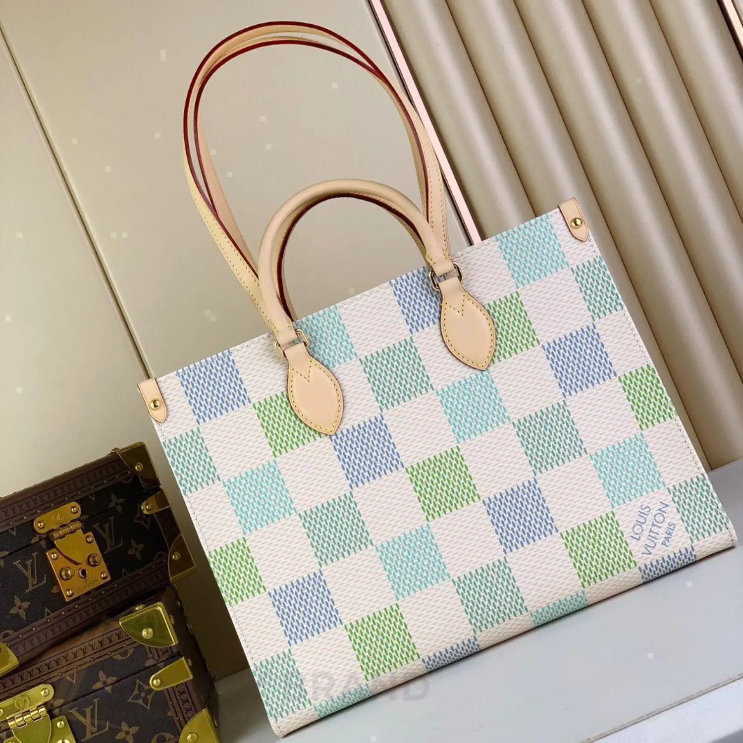 LOUIS VUITTON OnTheGo MM Tote Bag LOUIS VUITTON OnTheGo MM Tote Bag