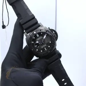 Luminor Panerai Submersible Carbotech