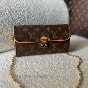 LOUIS VUITTONLOUIS VUITTON